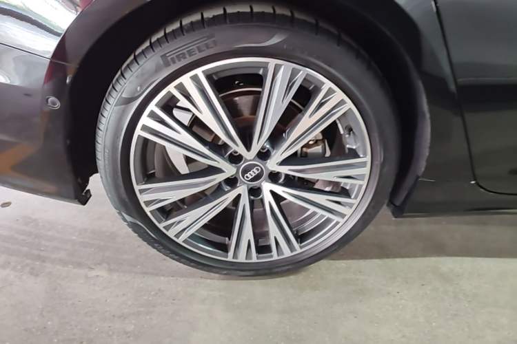 Used Audi A6L 2022 45 TFSI quattro Prestige Dynamic Edition Right Rear Wheel Hub