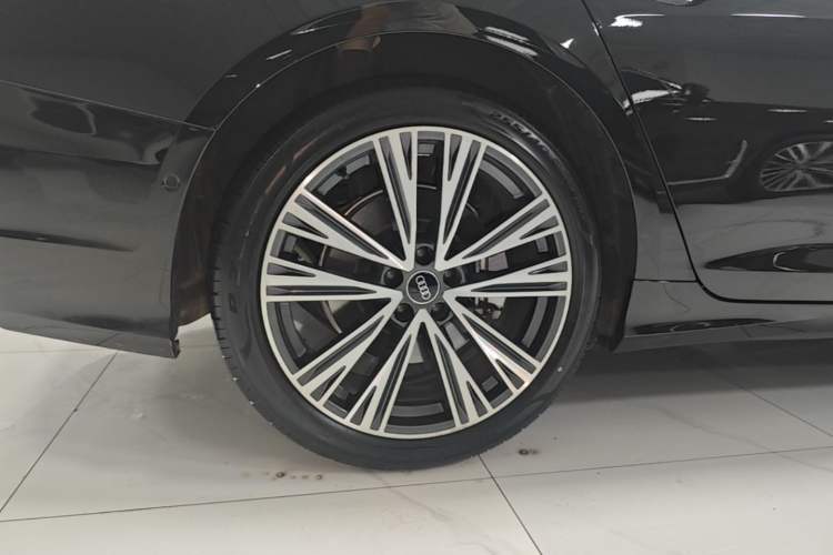 Used Audi A6L 2022 45 TFSI quattro Prestige Dynamic Edition Right Rear Wheel Hub