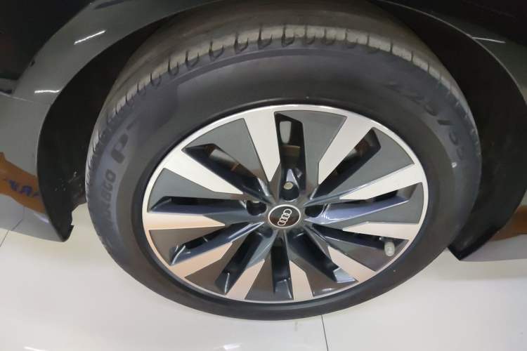Used Audi A6L 2022 45 TFSI Prestige Elegant Edition Right Rear Wheel Hub
