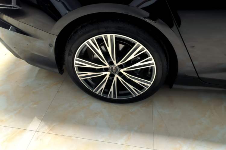 Used Audi A6L 2022 45 TFSI quattro Prestige Dynamic Edition Right Rear Wheel Hub