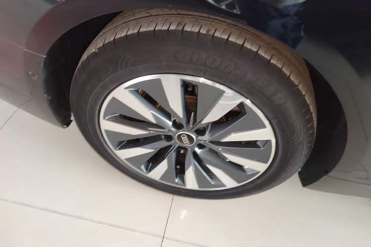 Used Audi A6L 2022 45 TFSI Prestige Elegant Edition Right Rear Wheel Hub