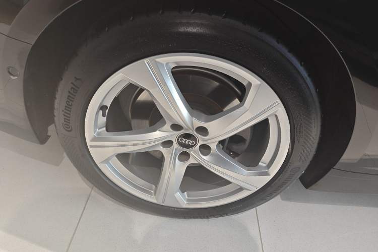 Used Audi A6L 2022 55 TFSI quattro Prestige Elegant Edition Right Rear Wheel Hub