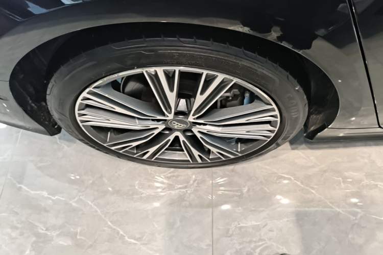 Used Audi A6L 2022 45 TFSI quattro Prestige Dynamic Edition Right Rear Wheel Hub