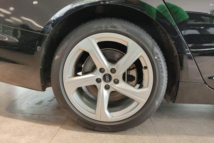 Used Audi A6L 2022 45 TFSI quattro Prestige Elegant Edition Right Rear Wheel Hub