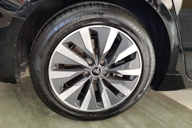 Used Audi A6L 2022 45 TFSI Prestige Elegant Edition Right Rear Wheel Hub