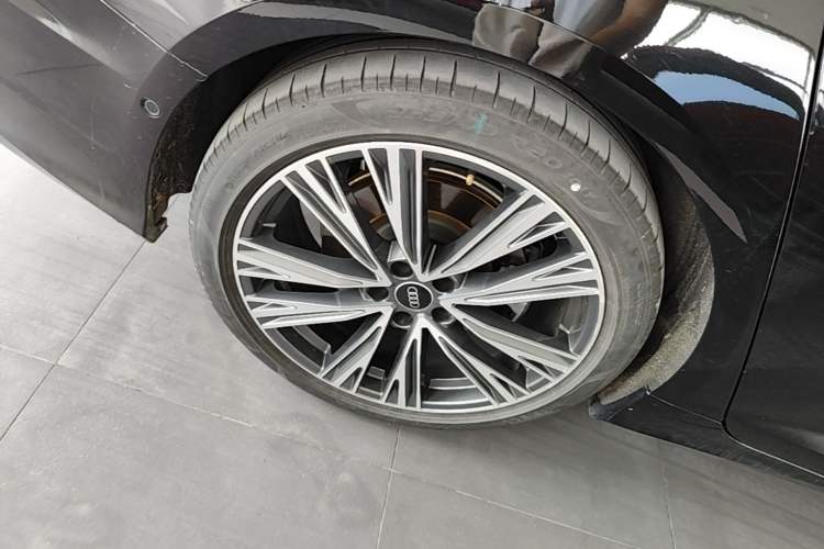 Used Audi A6L 2022 55 TFSI quattro Prestige Dynamic Edition Right Rear Wheel Hub