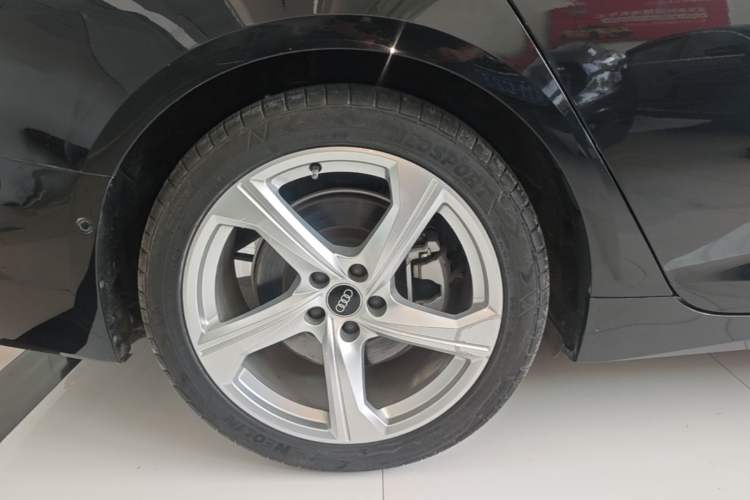 Used Audi A6L 2022 45 TFSI quattro Prestige Elegant Edition Right Rear Wheel Hub