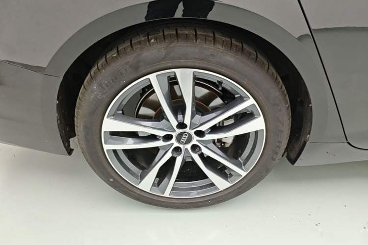 Used Audi A6L 2022 40 TFSI Luxury Prestige Edition Right Rear Wheel Hub