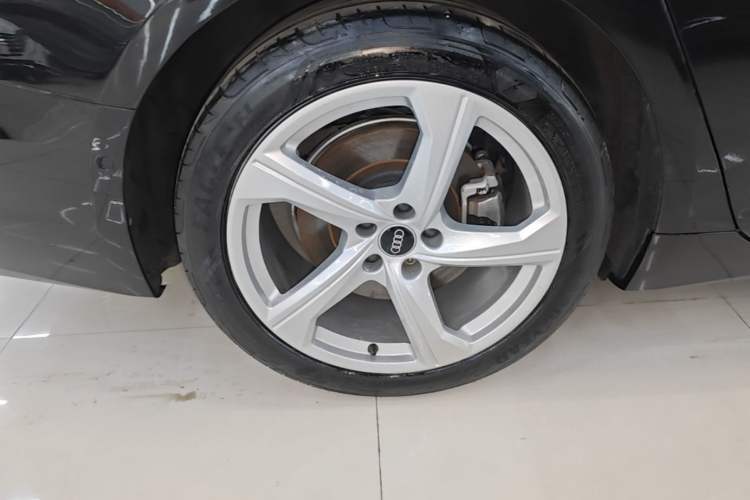 Used Audi A6L 2022 45 TFSI quattro Prestige Elegant Edition Right Rear Wheel Hub