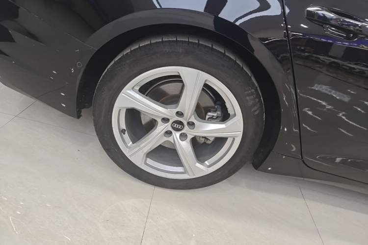 Used Audi A6L 2022 45 TFSI quattro Prestige Elegant Edition Right Rear Wheel Hub