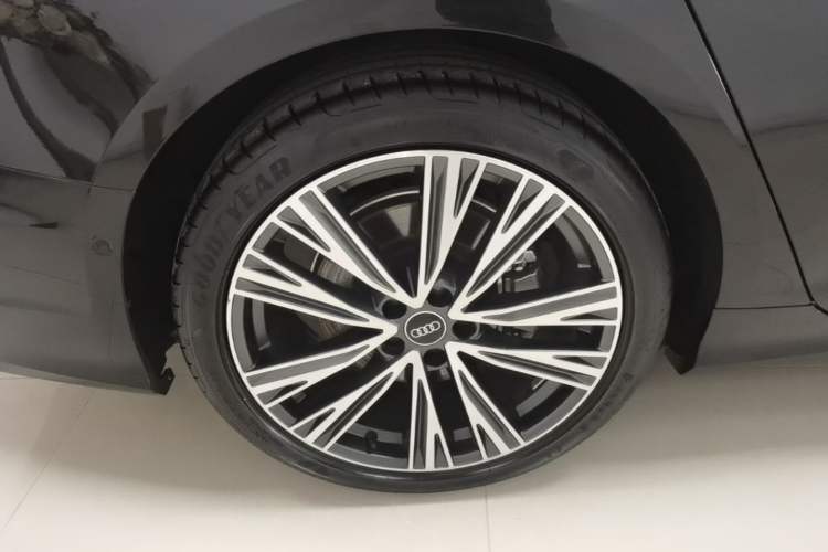 Used Audi A6L 2022 45 TFSI quattro Prestige Dynamic Edition Right Rear Wheel Hub