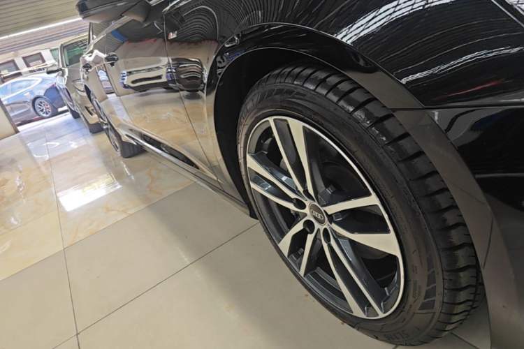 Used Audi A6L 2022 40 TFSI Luxury Dynamic Model Right Side Sill