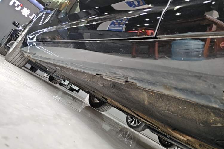 Used Audi A6L 2022 40 TFSI Luxury Prestige Edition Right Side Sill