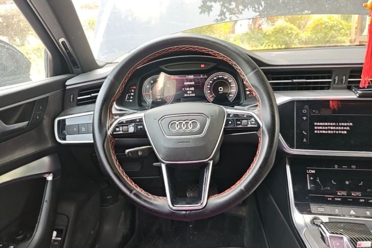 Used Audi A6L 2022 40 TFSI Luxury Dynamic Model Steering Wheel