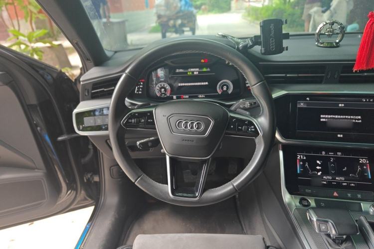 Used Audi A6L 2022 40 TFSI Luxury Dynamic Model Steering Wheel