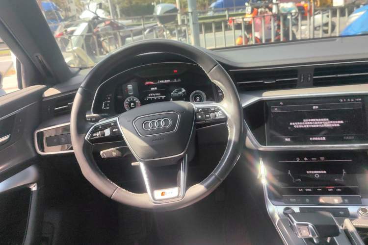 Used Audi A6L 2022 40 TFSI Luxury Dynamic Model Steering Wheel