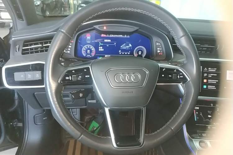 Used Audi A6L 2022 40 TFSI Luxury Dynamic Model Steering Wheel