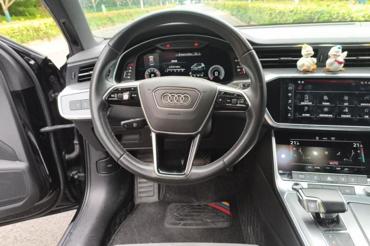 Used Audi A6L 2022 40 TFSI Luxury Dynamic Model Steering Wheel