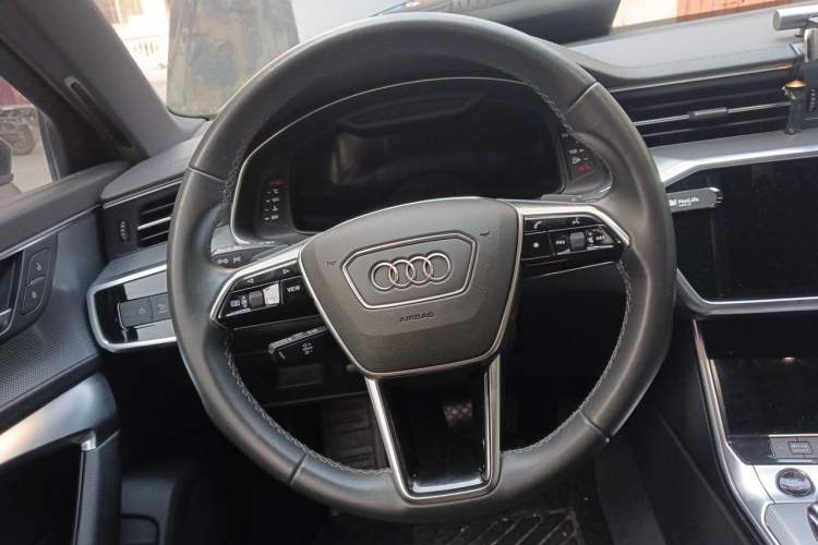Used Audi A6L 2022 40 TFSI Luxury Dynamic Model Steering Wheel