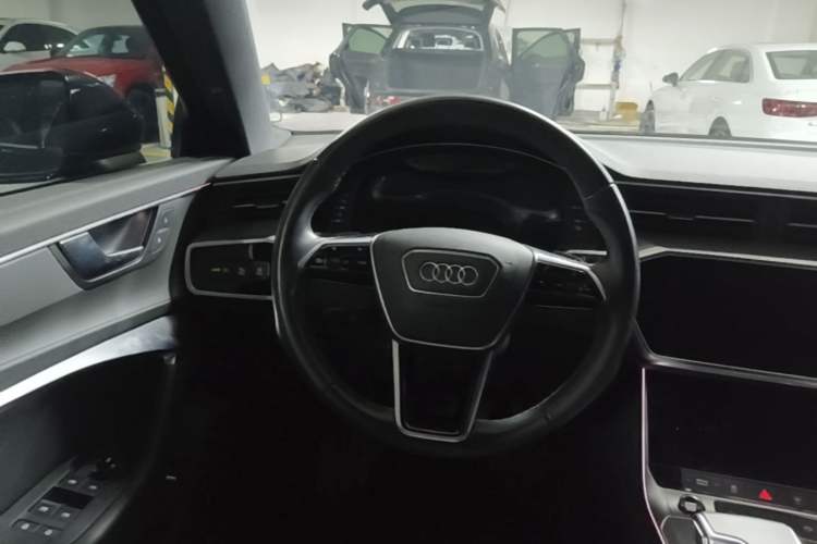 Used Audi A6L 2022 40 TFSI Luxury Dynamic Model Steering Wheel