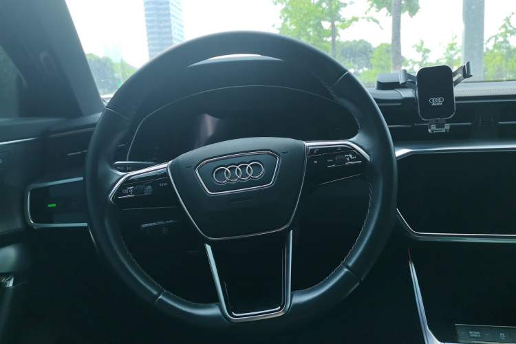 Used Audi A6L 2022 40 TFSI Luxury Dynamic Model Steering Wheel