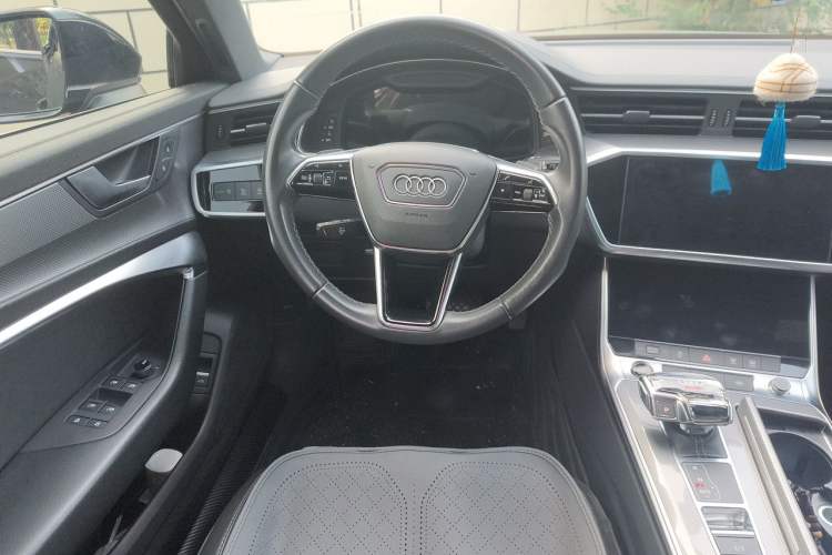 Used Audi A6L 2022 40 TFSI Luxury Dynamic Model Steering Wheel