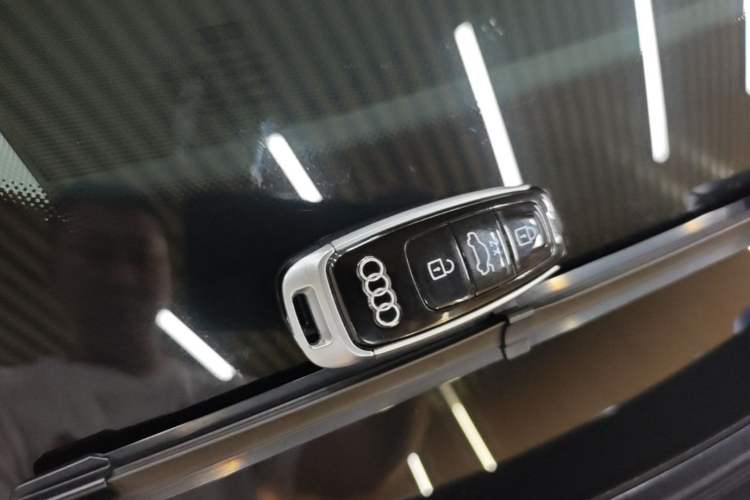 Used Audi A6L 2022 40 TFSI Luxury Prestige Edition Vehicle Key