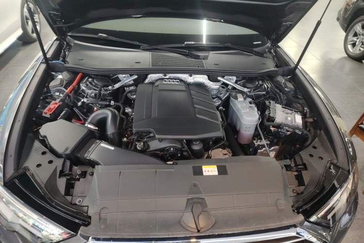 Used Audi A6L 2022 40 TFSI Luxury Dynamic Model Engine Bay