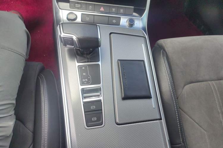 Used Audi A6L 2022 40 TFSI Luxury Dynamic Model Gear Lever