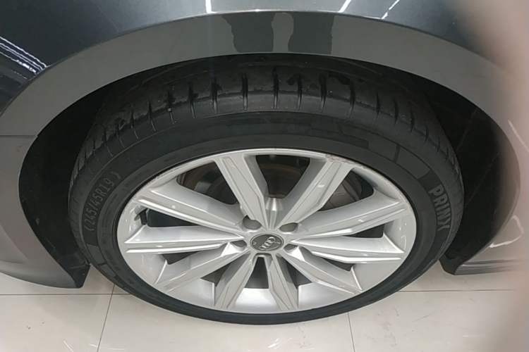 Used Audi A6L 2022 45 TFSI Prestige Dynamic Edition Left Front Wheel Hub