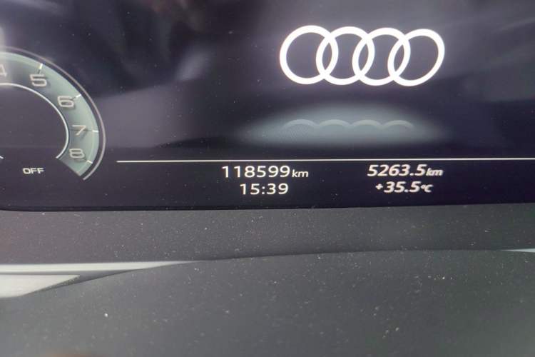 Used Audi A6L 2022 40 TFSI Luxury Dynamic Model Odometer Close Up