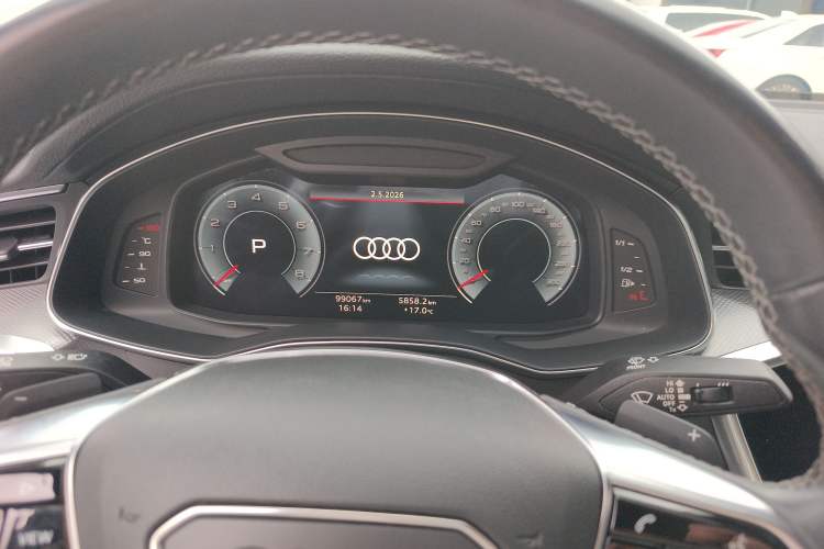 Used Audi A6L 2022 40 TFSI Luxury Dynamic Model Odometer Close Up