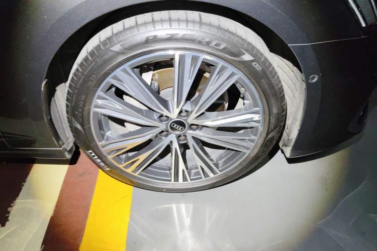 Used Audi A6L 2022 45 TFSI Prestige Dynamic Edition Right Front Wheel Hub