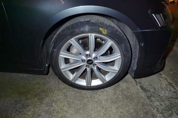 Used Audi A6L 2022 45 TFSI Prestige Dynamic Edition Right Front Wheel Hub