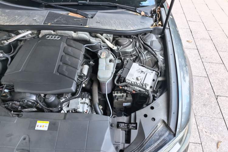 Used Audi A6L 2022 40 TFSI Luxury Dynamic Model Engine Bay Left