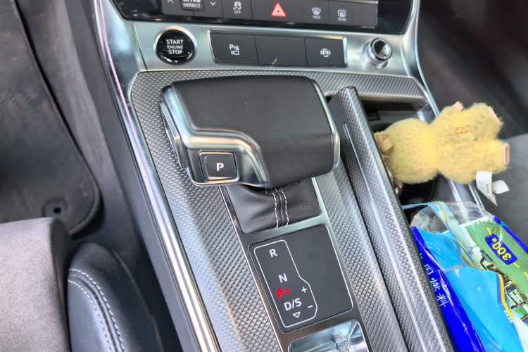 Used Audi A6L 2022 40 TFSI Luxury Dynamic Model Gear Lever