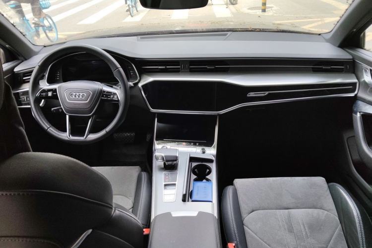 Used Audi A6L 2023 Revised 40 TFSI Luxury Dynamic Edition Center Console