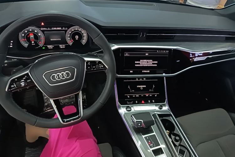 Used Audi A6L 2023 40 TFSI Luxury Dynamic Model Center Console