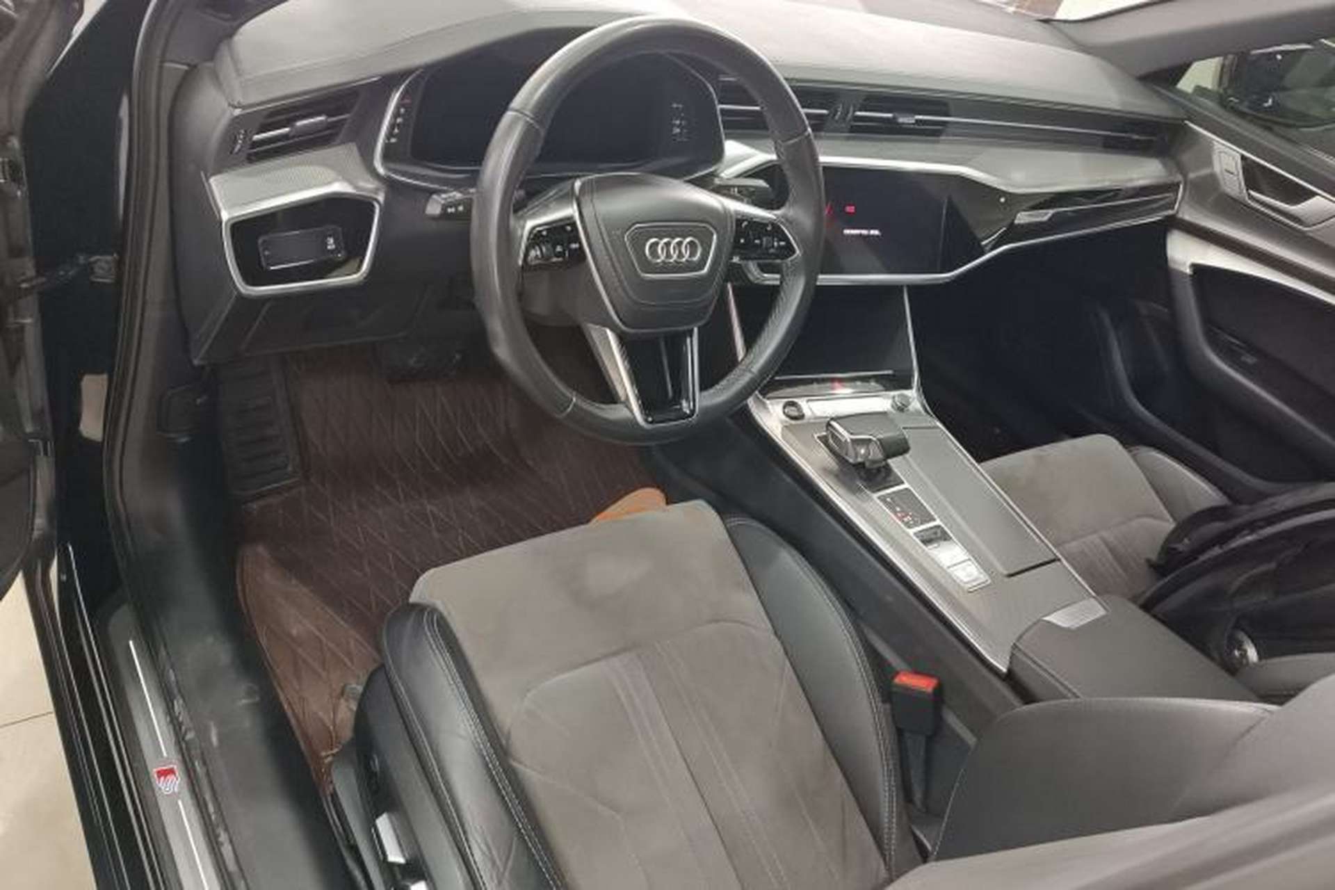 Used Audi A6L 2023 40 TFSI Luxury Dynamic Model Center Console