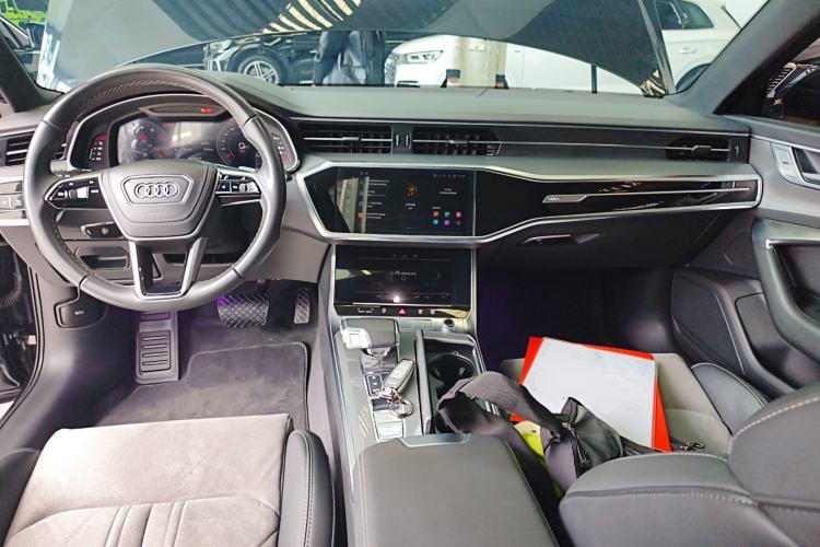 Used Audi A6L 2023 Revised 40 TFSI Luxury Dynamic Edition Center Console