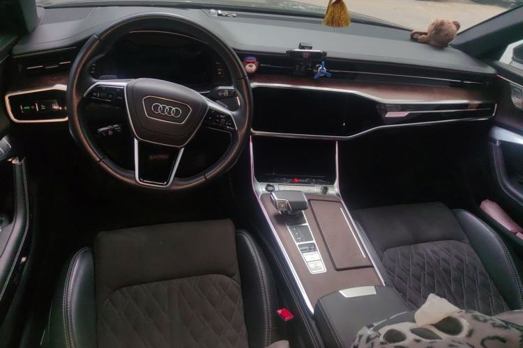 Used Audi A6L 2023 55 TFSI quattro Flagship Dynamic Edition Center Console