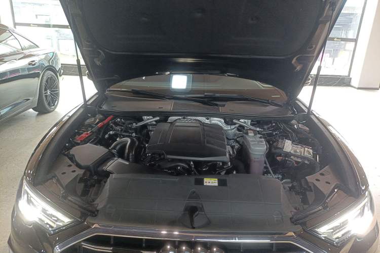 Used Audi A6L 2023 40 TFSI Luxury Dynamic Model Engine Bay