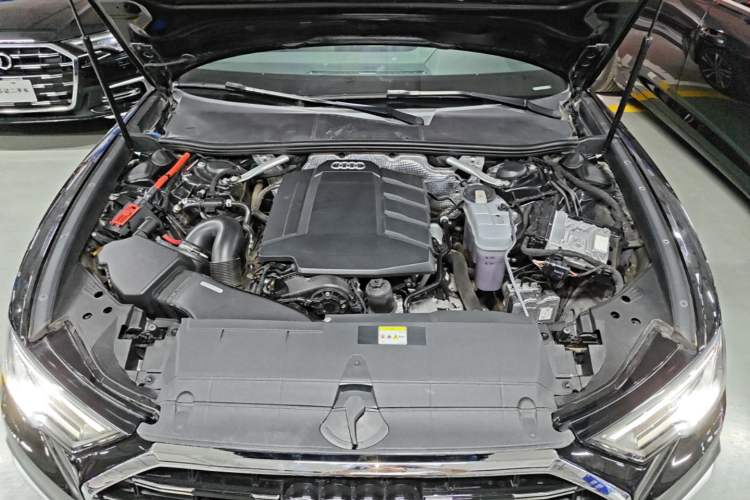 Used Audi A6L 2023 40 TFSI Luxury Dynamic Model Engine Bay