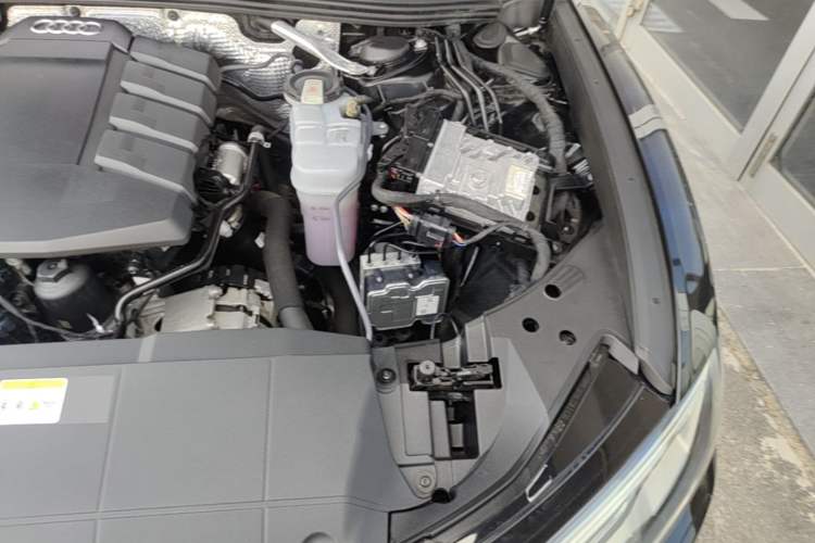 Used Audi A6L 2023 40 TFSI Luxury Dynamic Model Engine Bay Left