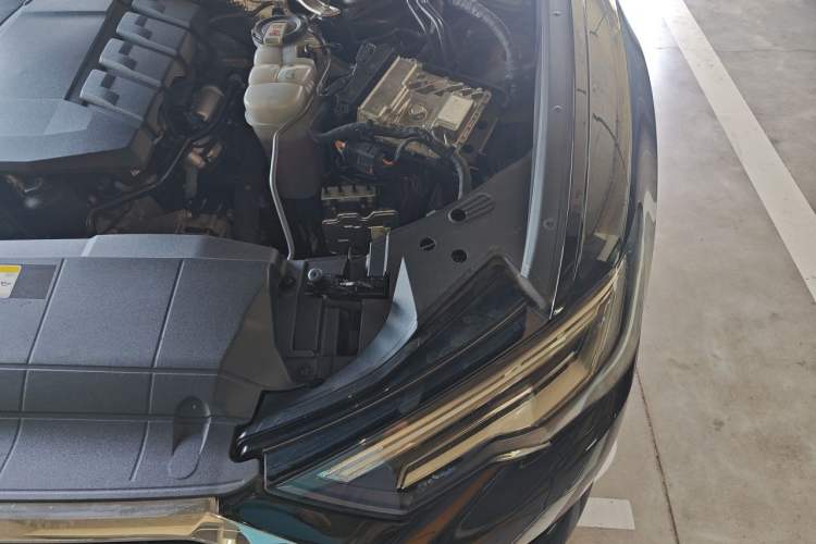 Used Audi A6L 2023 40 TFSI Luxury Prestige Edition Engine Bay Left
