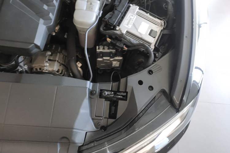 Used Audi A6L 2023 40 TFSI Luxury Dynamic Model Engine Bay Left