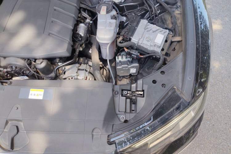 Used Audi A6L 2023 40 TFSI Luxury Dynamic Model Engine Bay Left