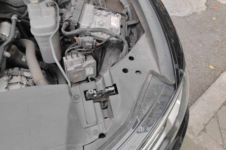 Used Audi A6L 2023 40 TFSI Luxury Dynamic Model Engine Bay Left