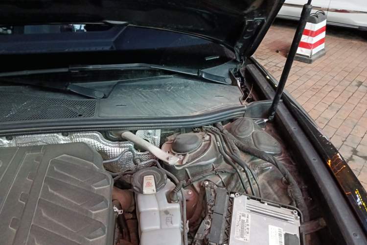 Used Audi A6L 2023 40 TFSI Luxury Dynamic Model Engine Bay Left