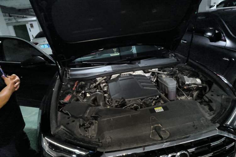 Used Audi A6L 2023 40 TFSI Luxury Dynamic Model Engine Bay Right